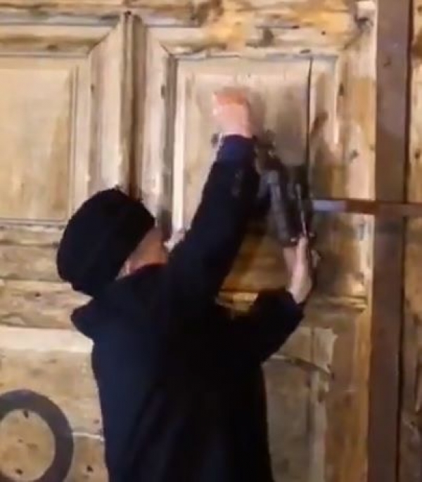 Mr.. Wajeeh Nuseibeh re-opening the gates of the Church of the Holy Sepulcher on February 28th, following three days of protests  against Israeli Policies to impose property Tax on the Church.